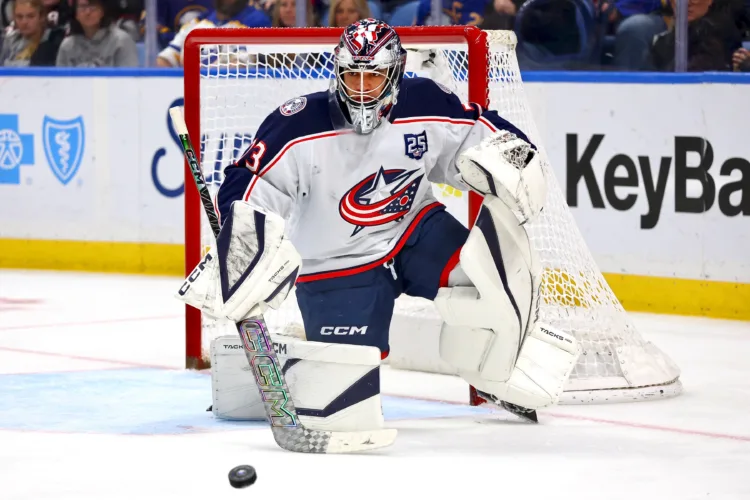 Blue Jackets sign goaltender Greaves to 3-year deal